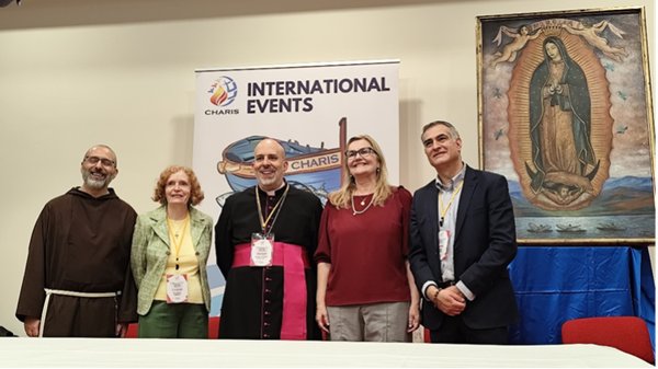 Fr. Hayden Williams, OFMCap; Michelle Moran; škof Joseph Espaillat; Katia Roldi; Andrés Arango
